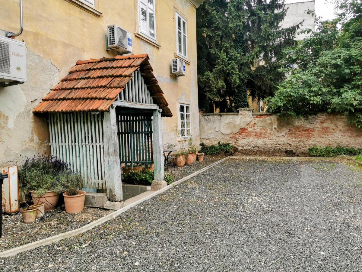 Beautiful 2Bed Apartment In The Centre Of Varazdin Exterior photo