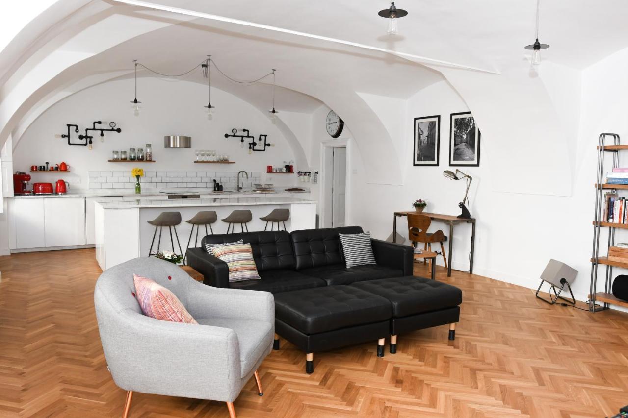 Beautiful 2Bed Apartment In The Centre Of Varazdin Exterior photo